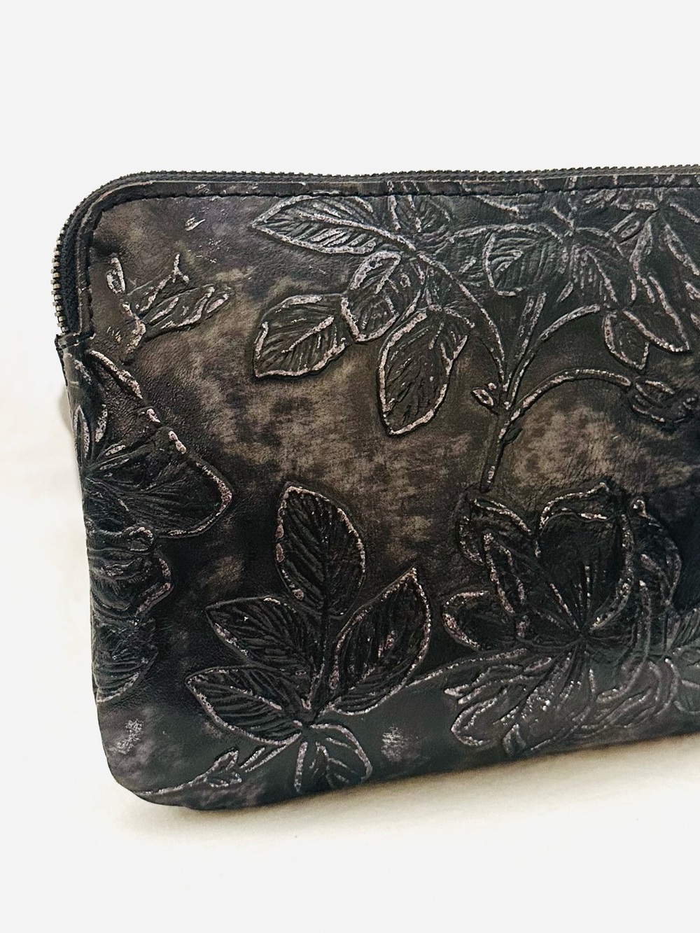 Patricia Nash Cassini Embossed Wristlet in Distressed Black Leather w/ Silver - Picture 4 of 11